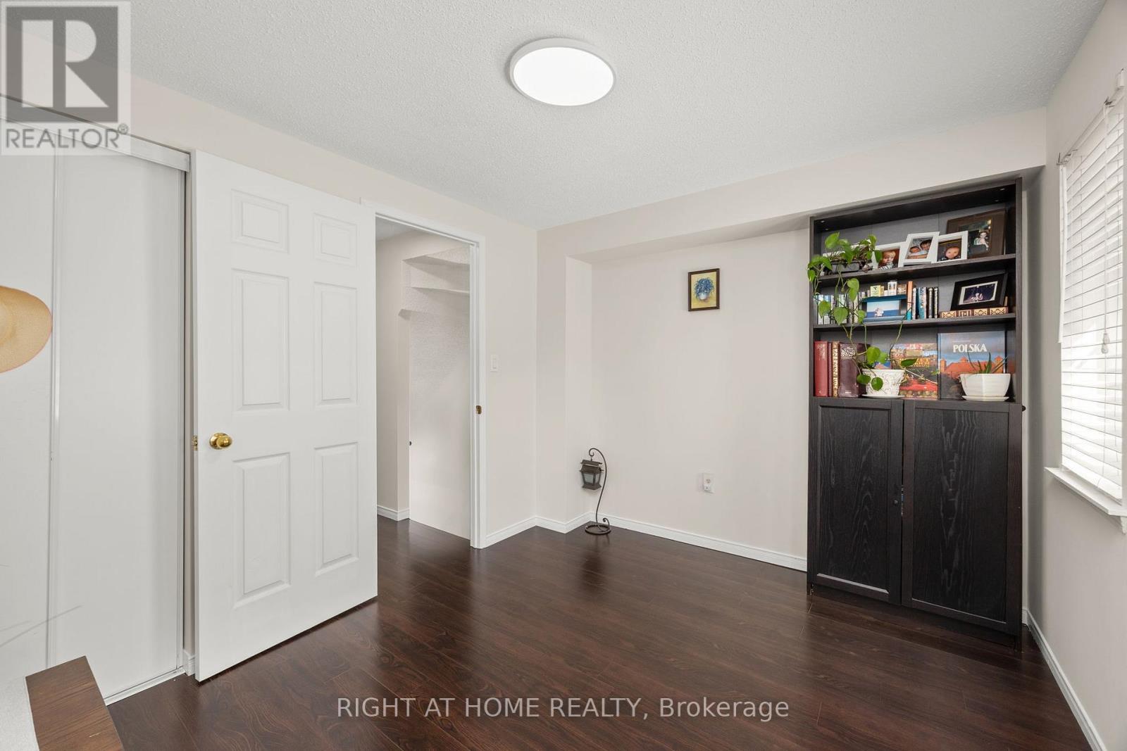 8 - 75 Strathaven Drive, Mississauga (Hurontario), Ontario  L5R 3W1 - Photo 14 - W12448341