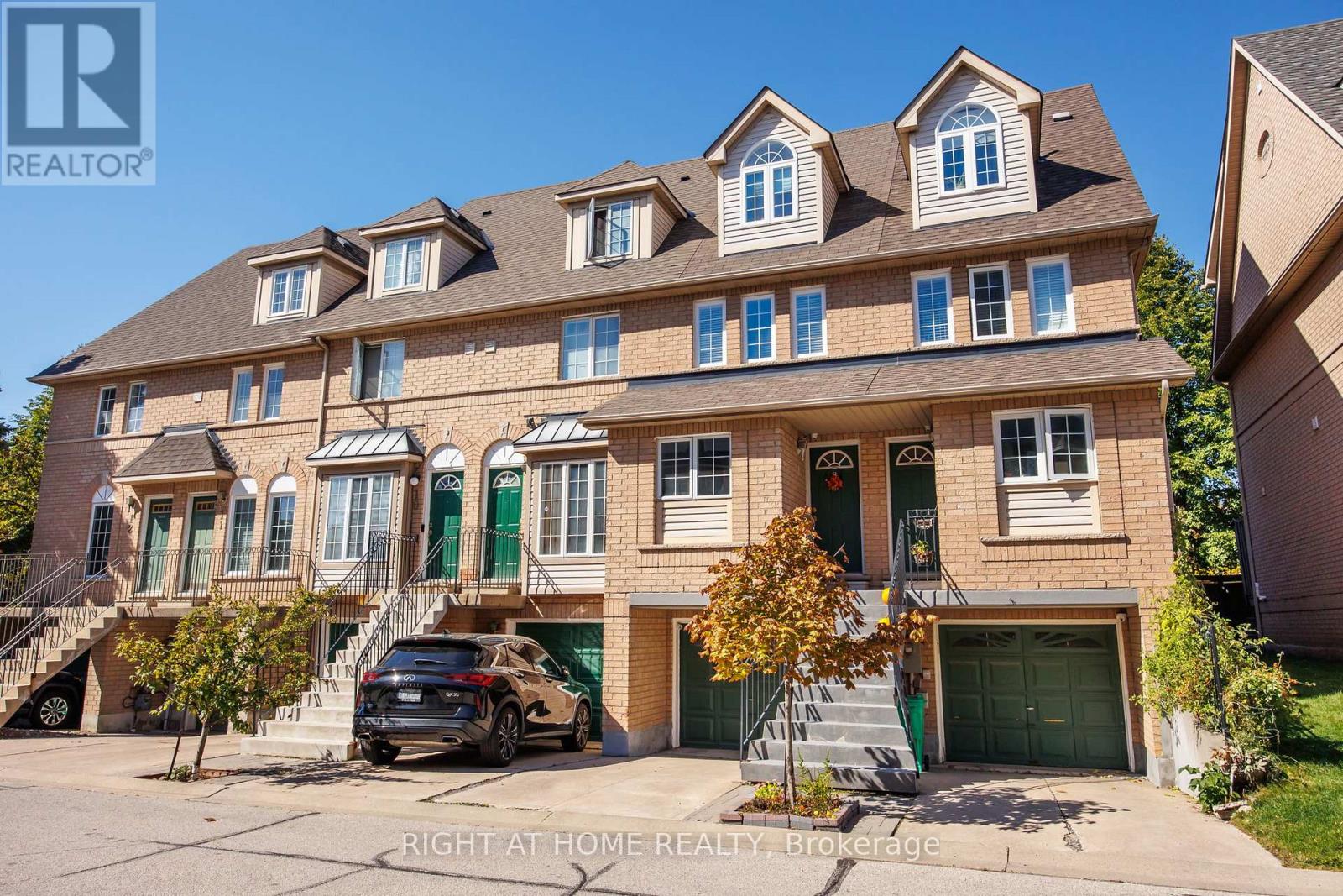 8 - 75 Strathaven Drive, Mississauga (Hurontario), Ontario  L5R 3W1 - Photo 2 - W12448341