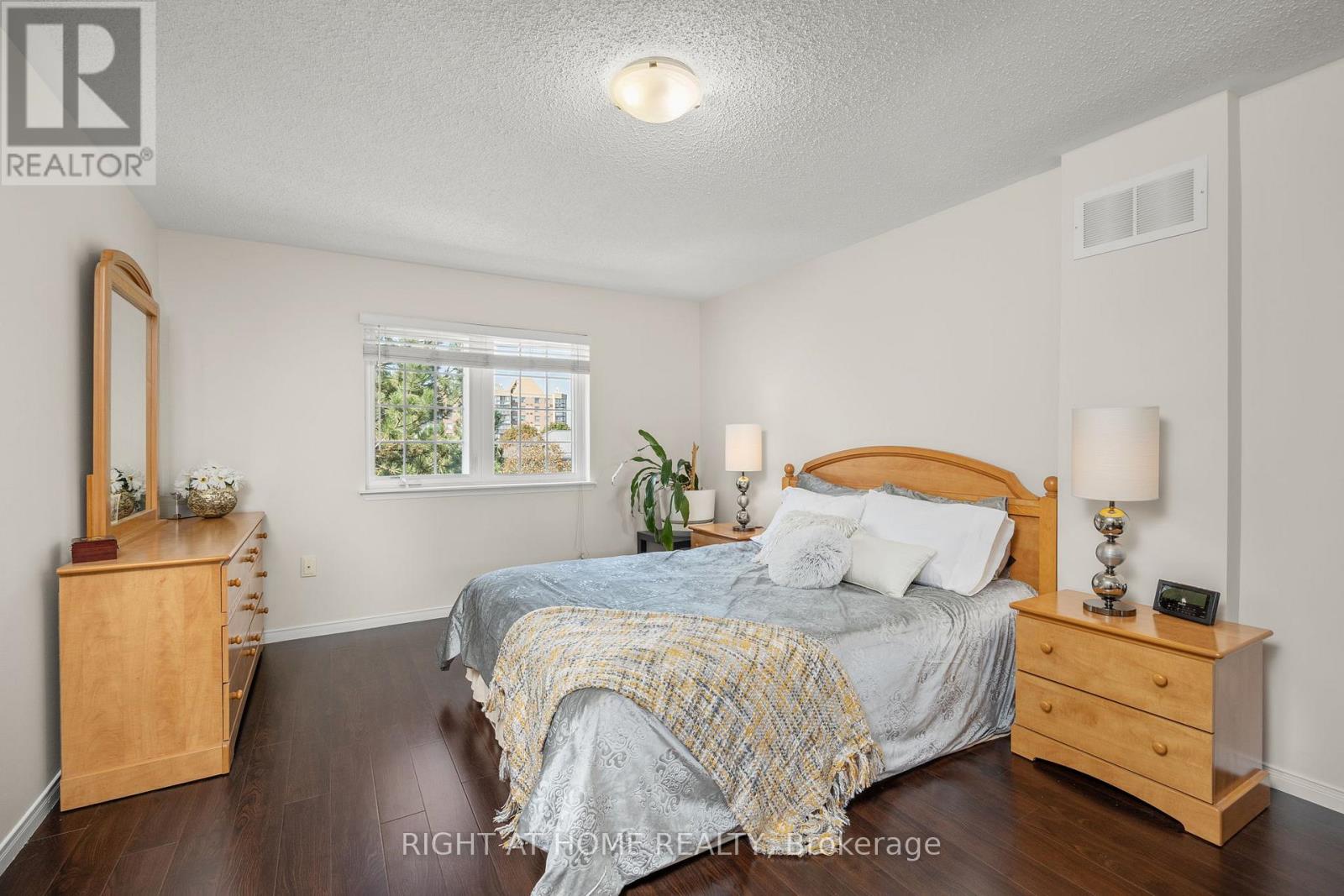 8 - 75 Strathaven Drive, Mississauga (Hurontario), Ontario  L5R 3W1 - Photo 20 - W12448341