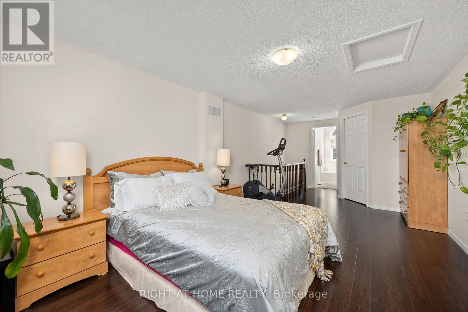 8 - 75 Strathaven Drive, Mississauga (Hurontario), Ontario  L5R 3W1 - Photo 21 - W12448341
