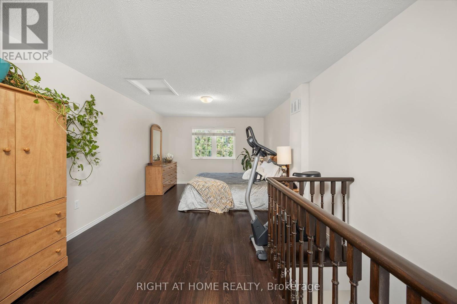 8 - 75 Strathaven Drive, Mississauga (Hurontario), Ontario  L5R 3W1 - Photo 22 - W12448341