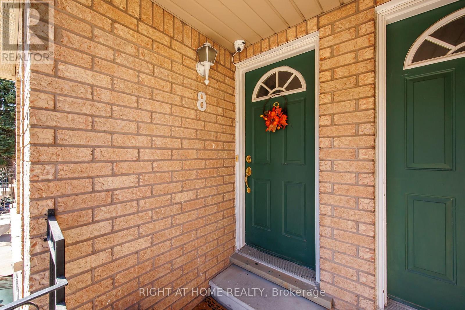 8 - 75 Strathaven Drive, Mississauga (Hurontario), Ontario  L5R 3W1 - Photo 3 - W12448341