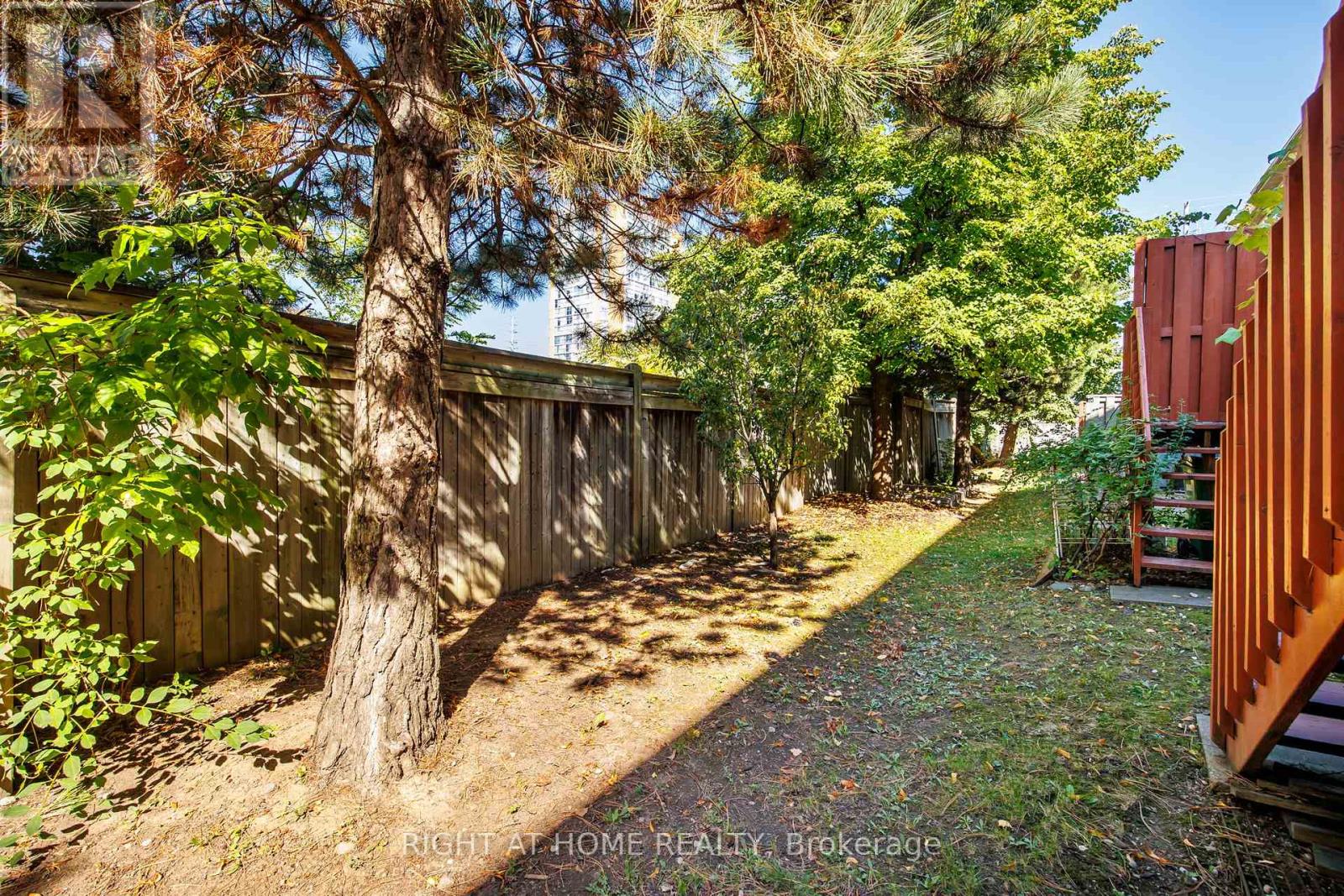 8 - 75 Strathaven Drive, Mississauga (Hurontario), Ontario  L5R 3W1 - Photo 30 - W12448341