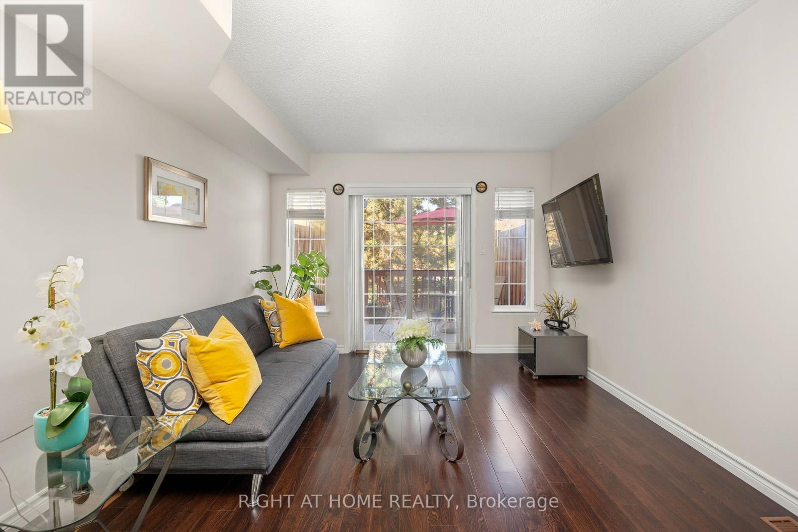 8 - 75 Strathaven Drive, Mississauga (Hurontario), Ontario  L5R 3W1 - Photo 8 - W12448341