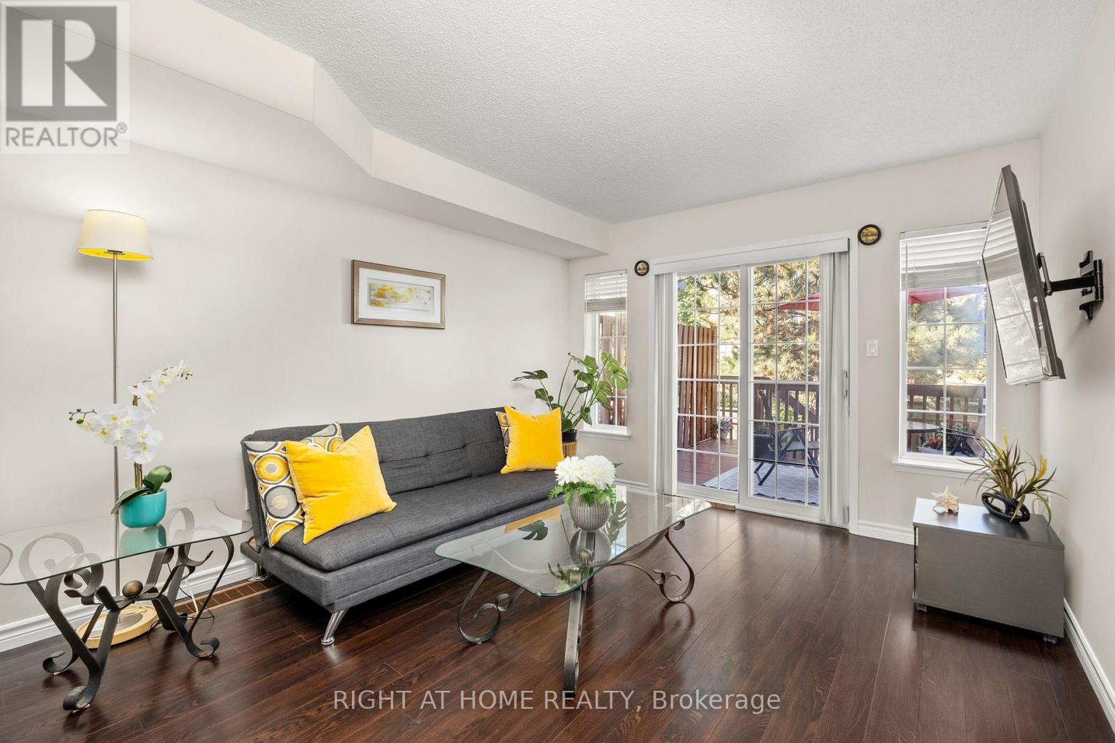 8 - 75 Strathaven Drive, Mississauga (Hurontario), Ontario  L5R 3W1 - Photo 9 - W12448341