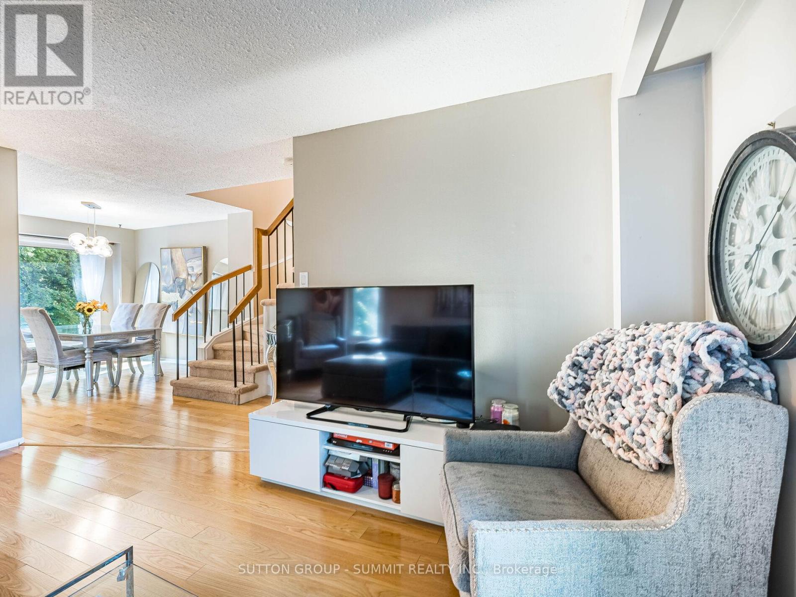 12 Pontiac Court, Brampton (Heart Lake West), Ontario  L6Z 1C1 - Photo 10 - W12448342