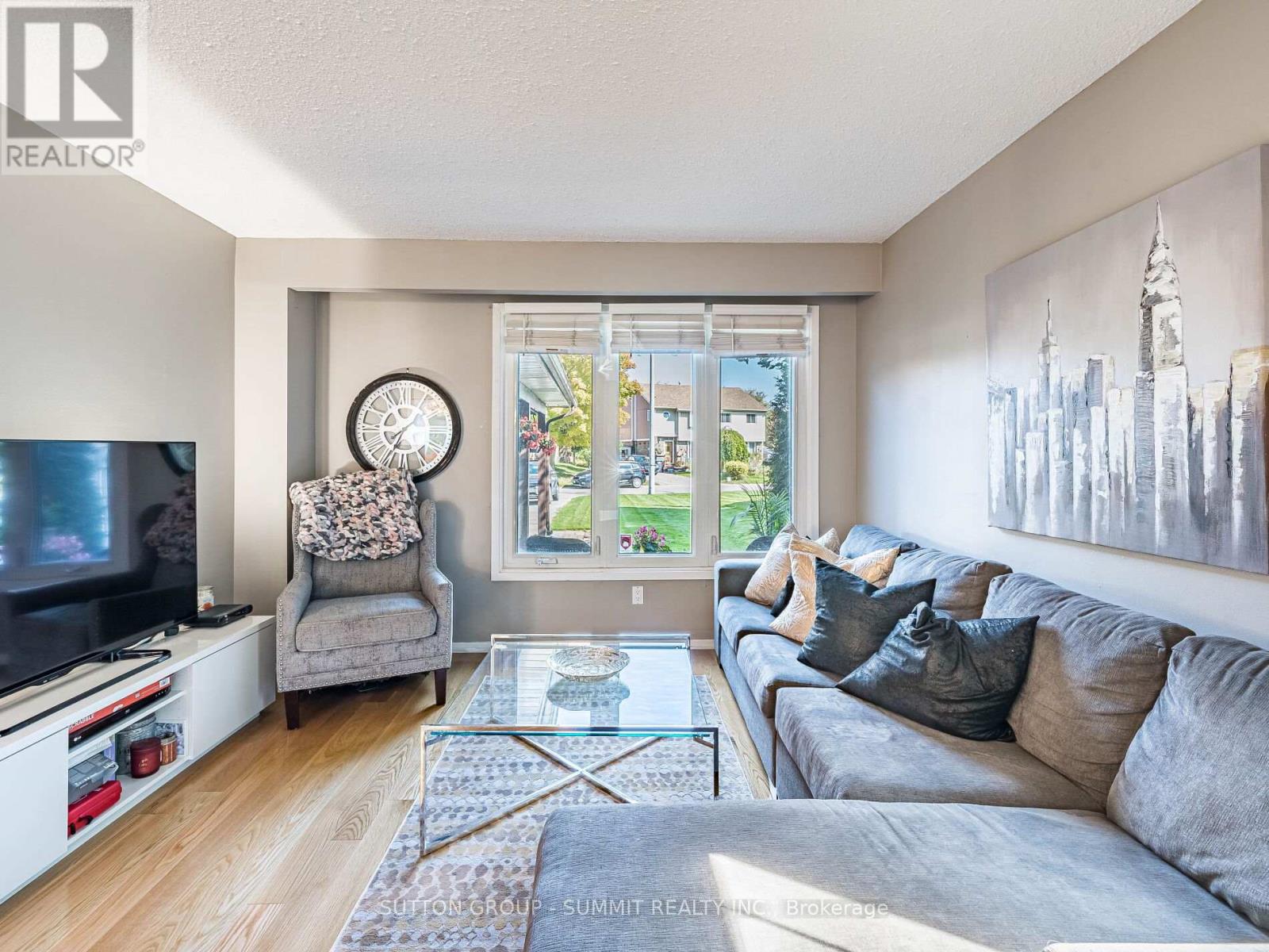 12 Pontiac Court, Brampton (Heart Lake West), Ontario  L6Z 1C1 - Photo 6 - W12448342