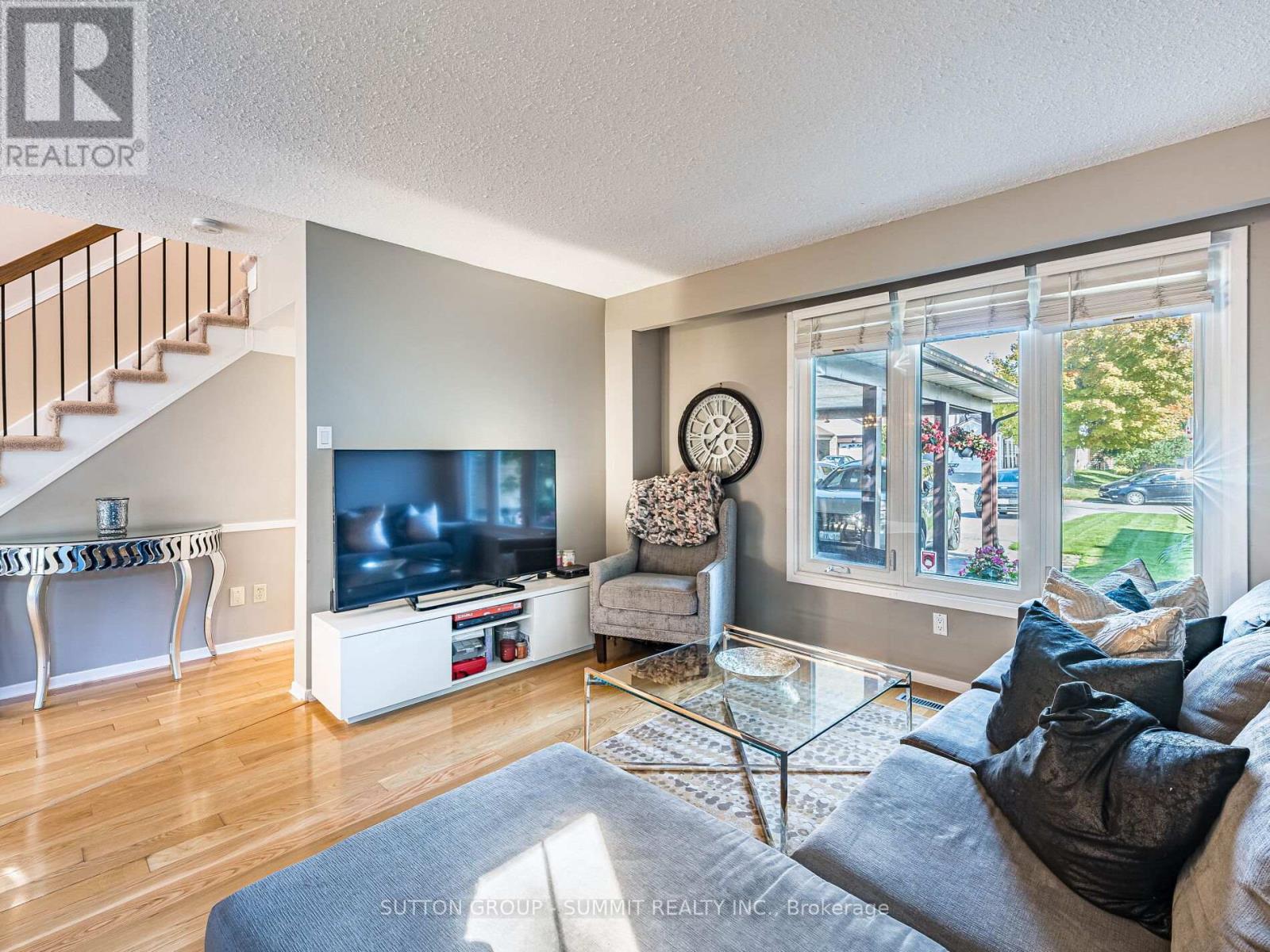 12 Pontiac Court, Brampton (Heart Lake West), Ontario  L6Z 1C1 - Photo 7 - W12448342