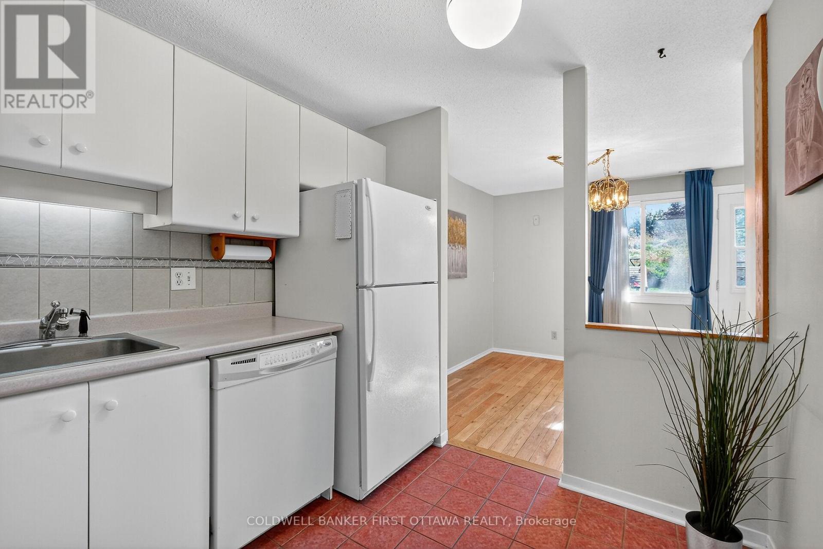 1242 - 1242 Lassiter Terrace W, Ottawa, Ontario  K1J 8N1 - Photo 12 - X12448356