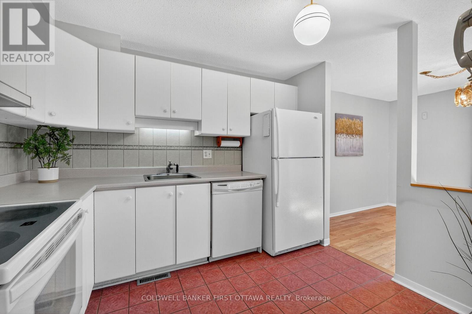 1242 - 1242 Lassiter Terrace W, Ottawa, Ontario  K1J 8N1 - Photo 13 - X12448356