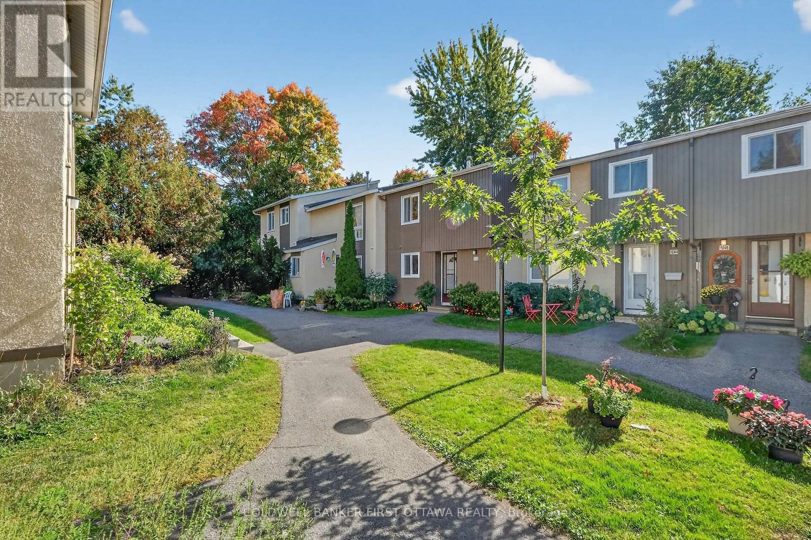 1242 - 1242 Lassiter Terrace W, Ottawa, Ontario  K1J 8N1 - Photo 2 - X12448356