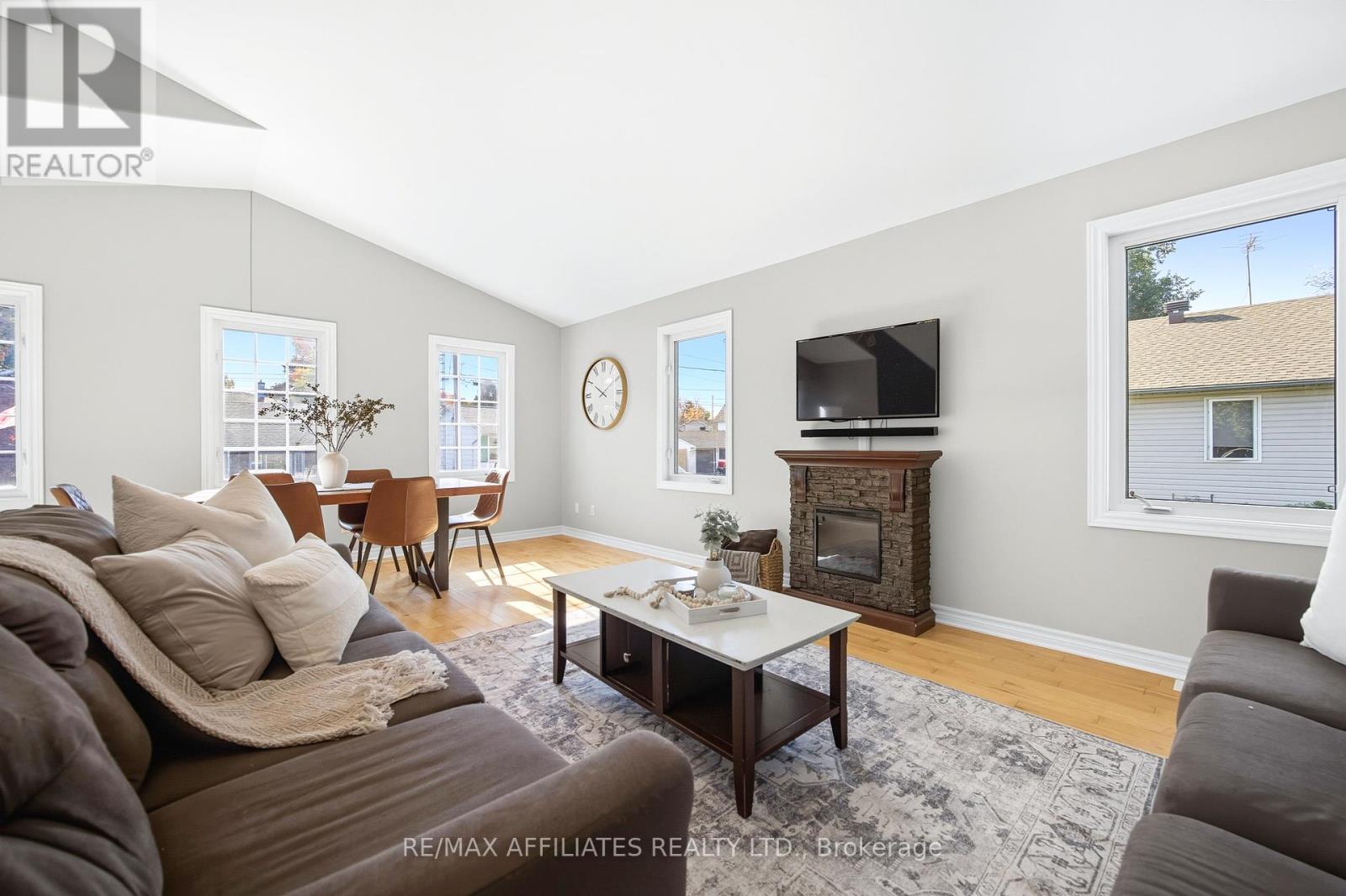 161 Henry Street, Carleton Place, Ontario  K7C 1A9 - Photo 10 - X12448369