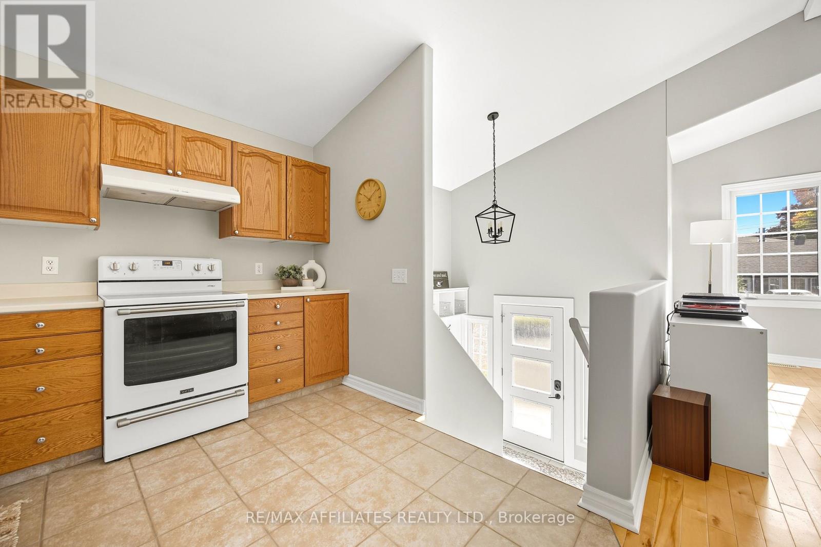 161 Henry Street, Carleton Place, Ontario  K7C 1A9 - Photo 5 - X12448369