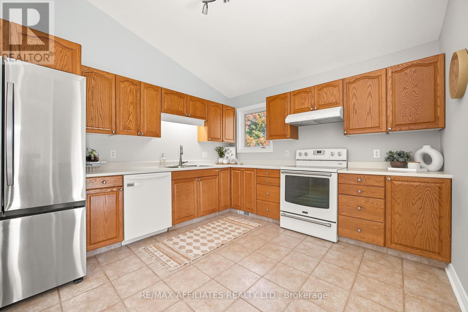 161 Henry Street, Carleton Place, Ontario  K7C 1A9 - Photo 6 - X12448369
