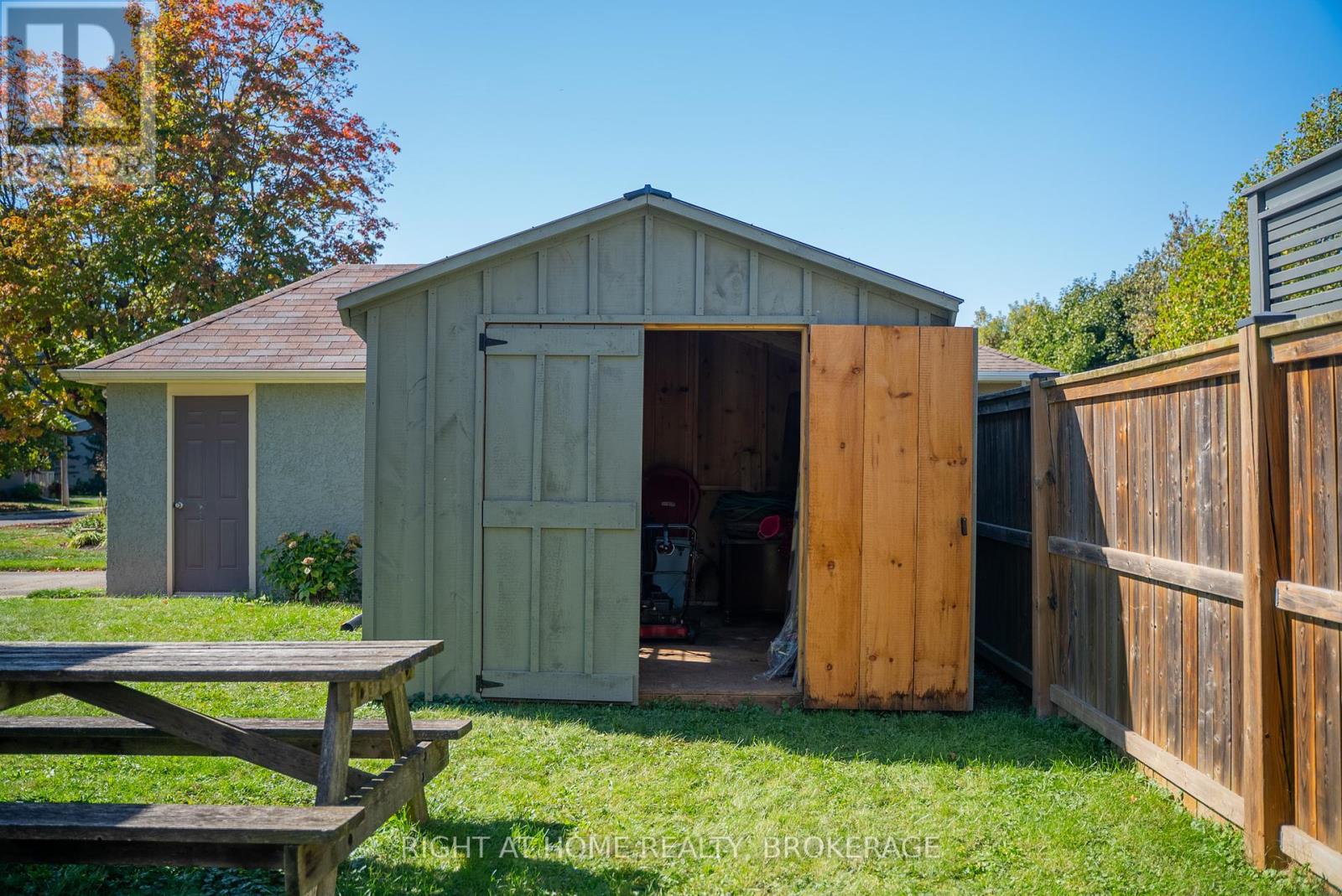 57 Edgar Street, Welland, Ontario  L3C 1S6 - Photo 12 - X12448383