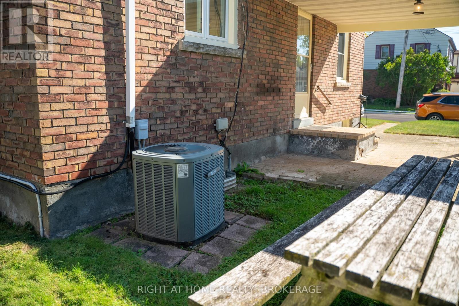 57 Edgar Street, Welland, Ontario  L3C 1S6 - Photo 13 - X12448383
