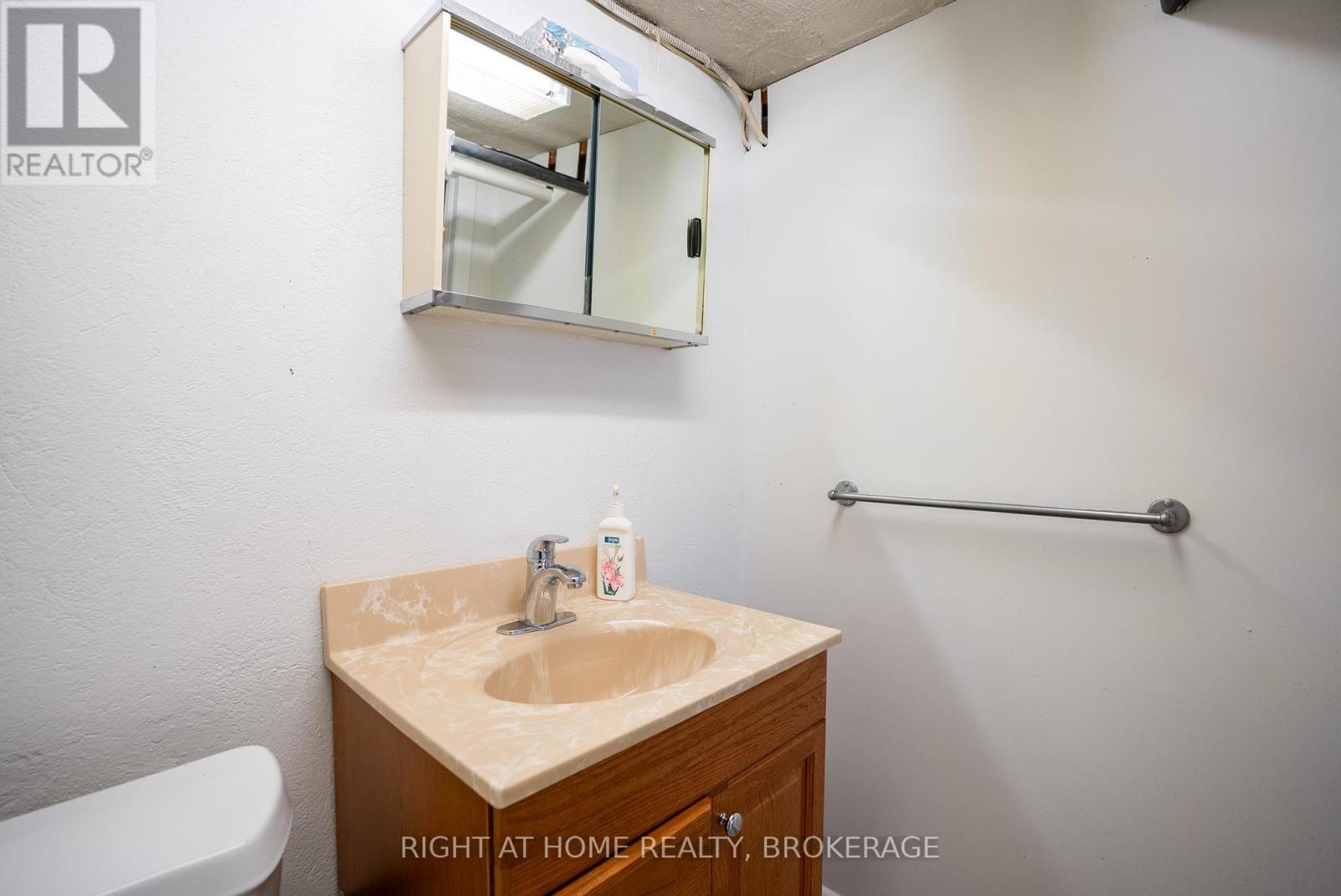 57 Edgar Street, Welland, Ontario  L3C 1S6 - Photo 47 - X12448383