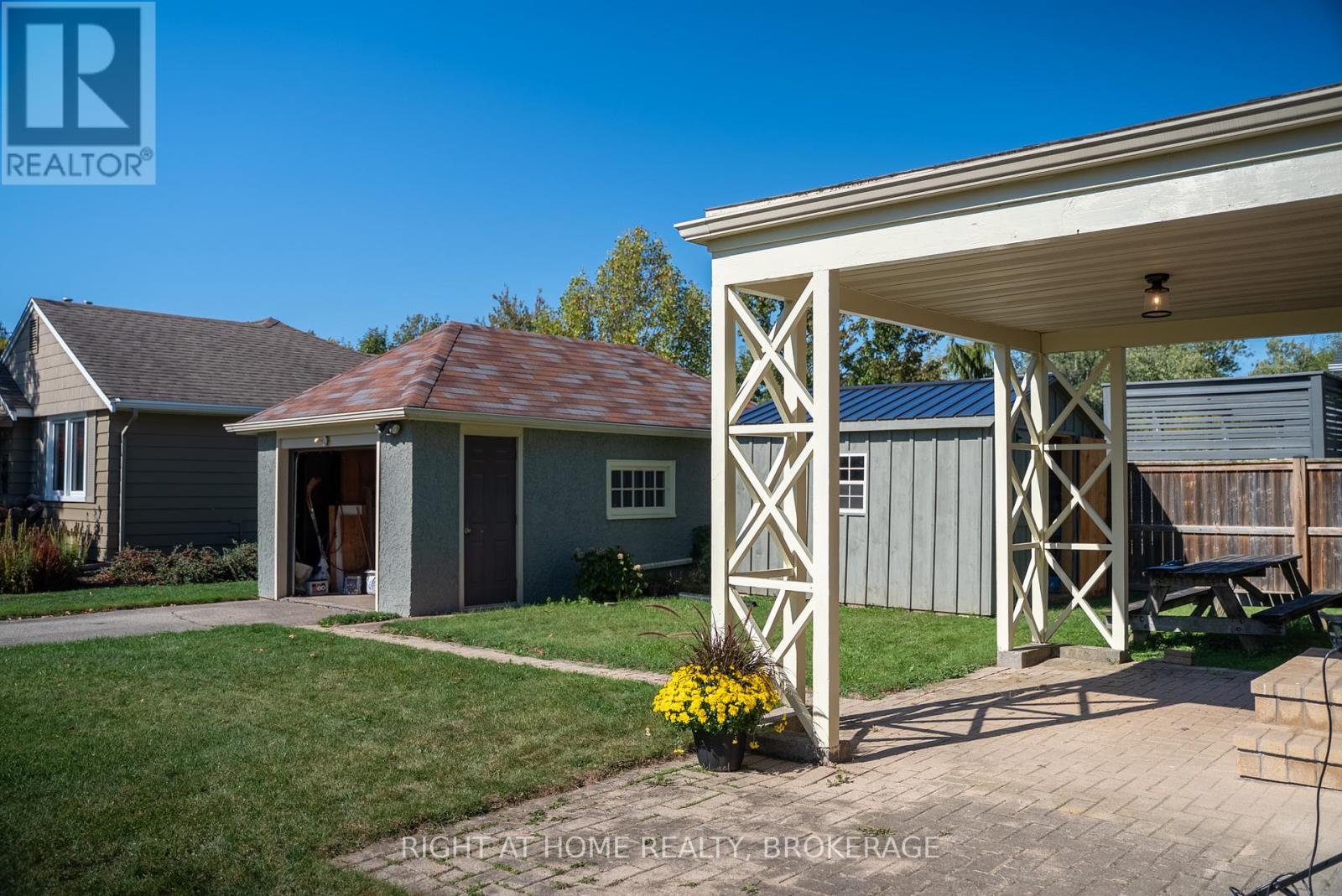 57 Edgar Street, Welland, Ontario  L3C 1S6 - Photo 5 - X12448383