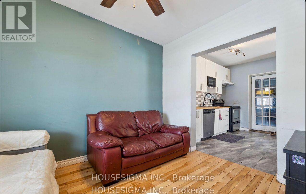 635 Brown Street, Peterborough, Ontario  K9J 4K6 - Photo 5 - X12448339