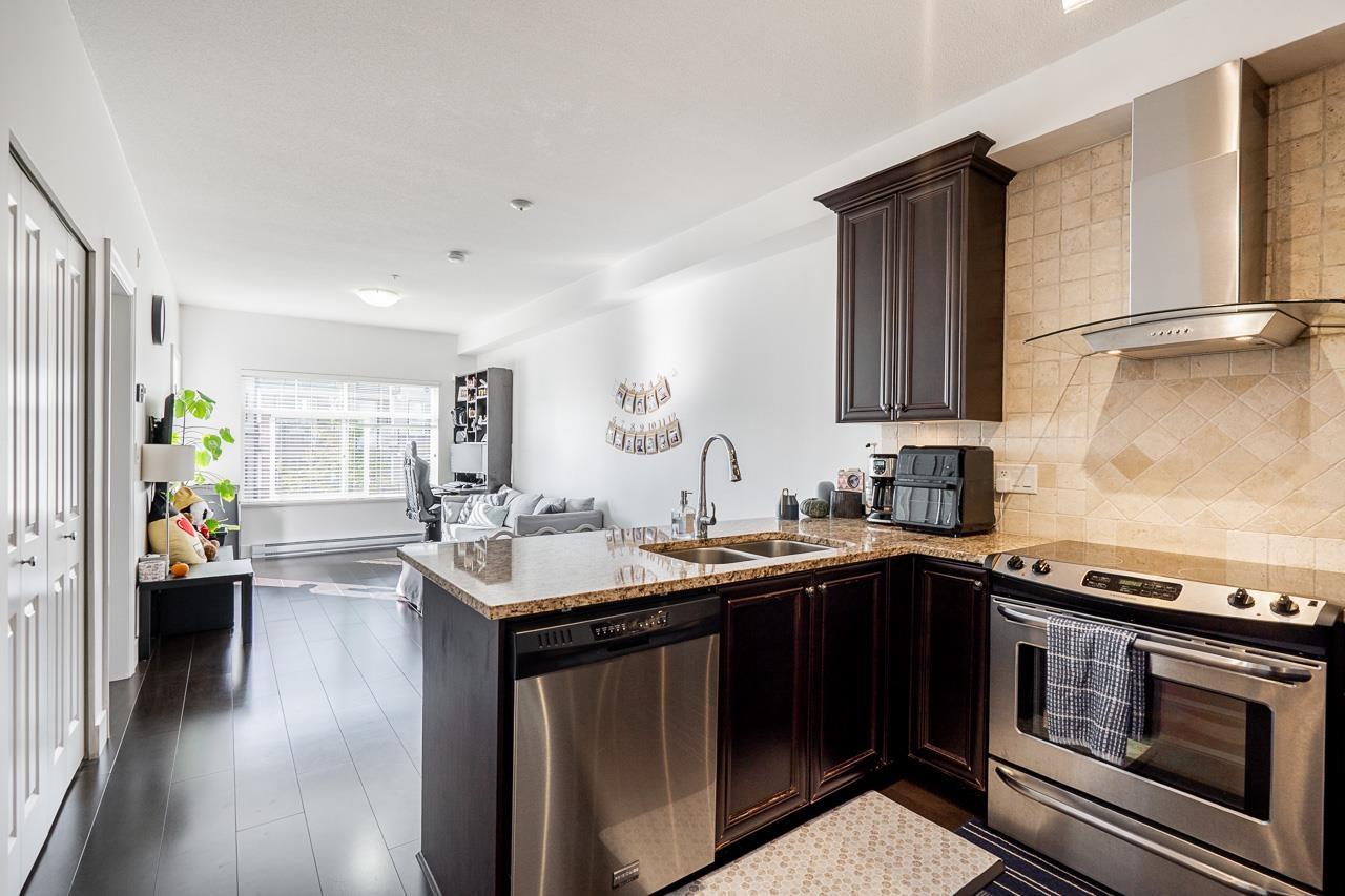 313 6480 195a Street, Surrey, British Columbia  V4N 6P1 - Photo 4 - R3055946