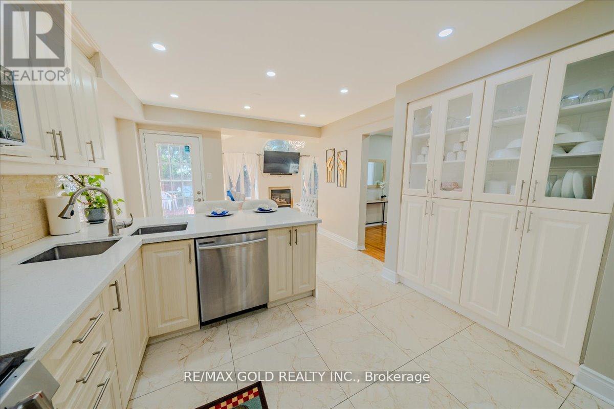 21 Townley Crescent, Brampton, Ontario  L6Z 4S9 - Photo 12 - W12320469