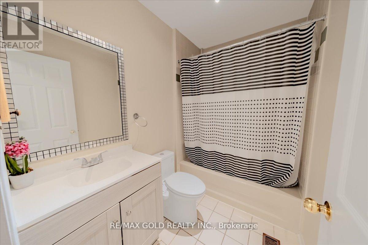 21 Townley Crescent, Brampton, Ontario  L6Z 4S9 - Photo 29 - W12320469