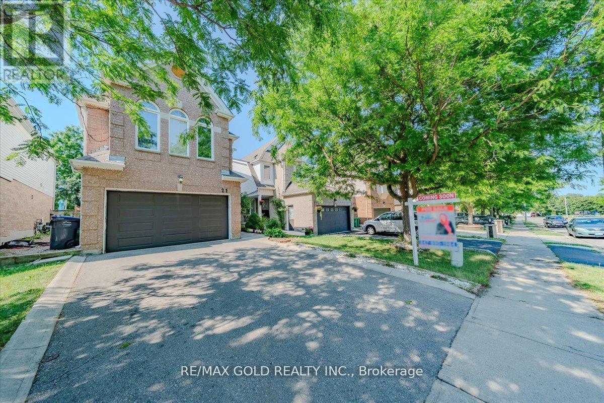 21 Townley Crescent, Brampton, Ontario  L6Z 4S9 - Photo 2 - W12320469