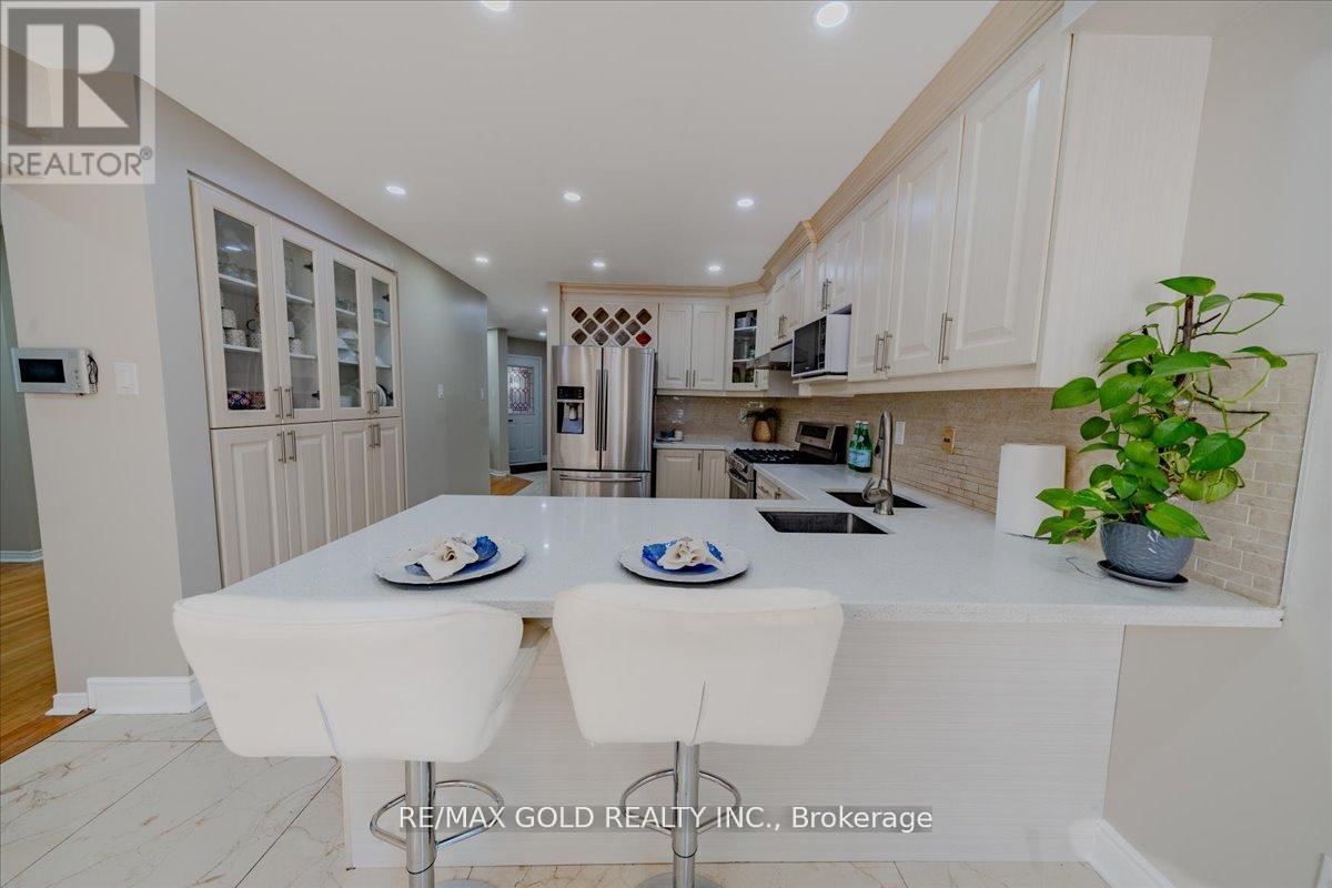 21 TOWNLEY CRESCENT, Brampton, Ontario