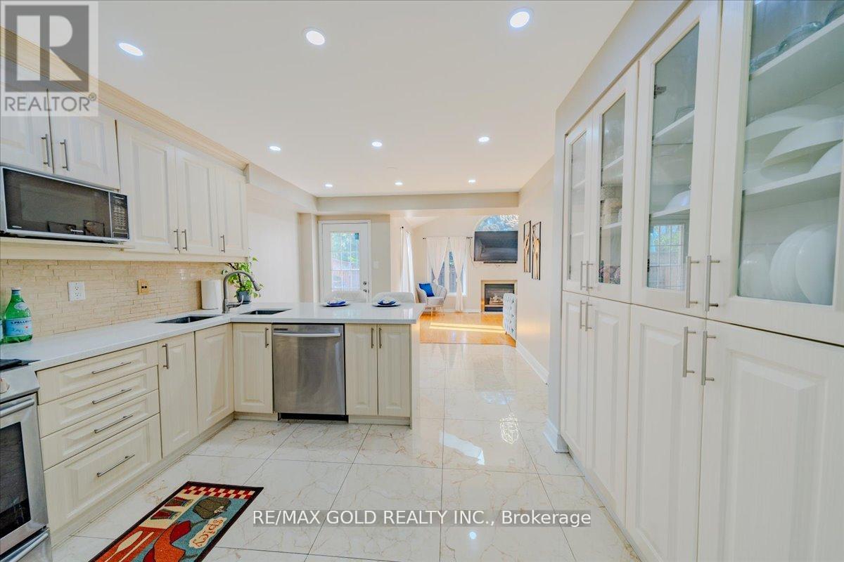 21 Townley Crescent, Brampton, Ontario  L6Z 4S9 - Photo 11 - W12320469