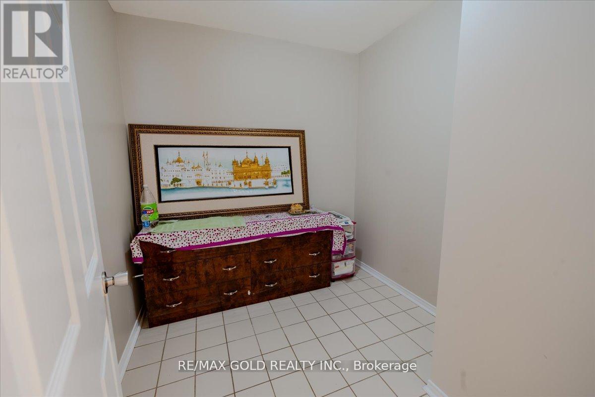 21 Townley Crescent, Brampton, Ontario  L6Z 4S9 - Photo 24 - W12320469
