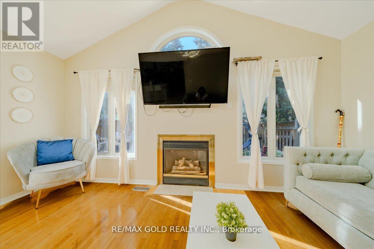 21 Townley Crescent, Brampton, Ontario  L6Z 4S9 - Photo 7 - W12320469