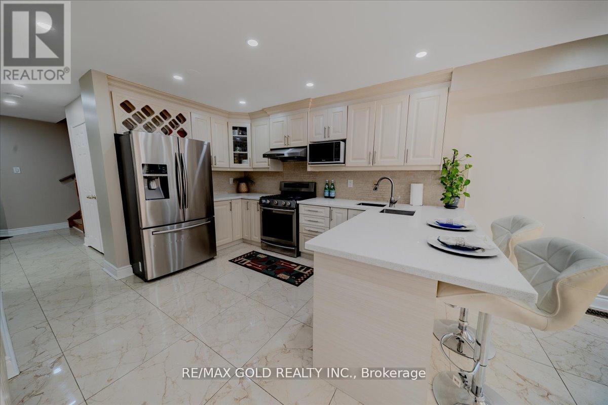 21 Townley Crescent, Brampton, Ontario  L6Z 4S9 - Photo 8 - W12320469