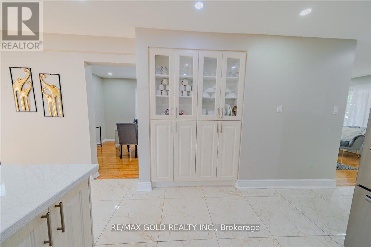 21 Townley Crescent, Brampton, Ontario  L6Z 4S9 - Photo 9 - W12320469