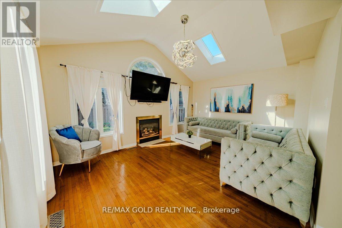 21 Townley Crescent, Brampton, Ontario  L6Z 4S9 - Photo 6 - W12320469