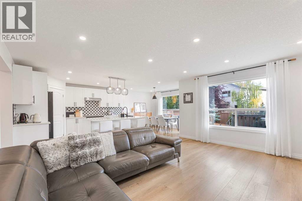 235 Tuscany Ridge View Nw, Calgary, Alberta  T3L 2J2 - Photo 3 - A2260272