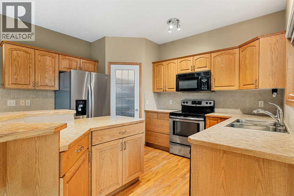 28 Bow Ridge Link, Cochrane, Alberta  T4C 1V4 - Photo 7 - A2261551