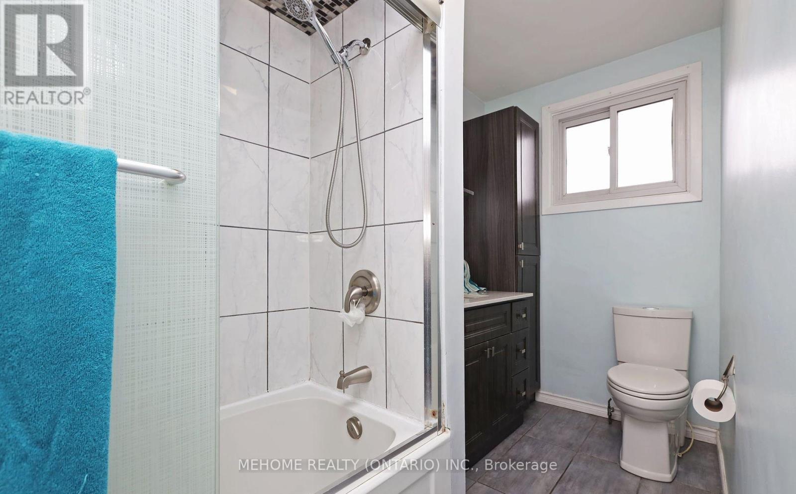 Upper - 130 Edmonton Drive, Toronto, Ontario  M2J 3X1 - Photo 12 - C12448370