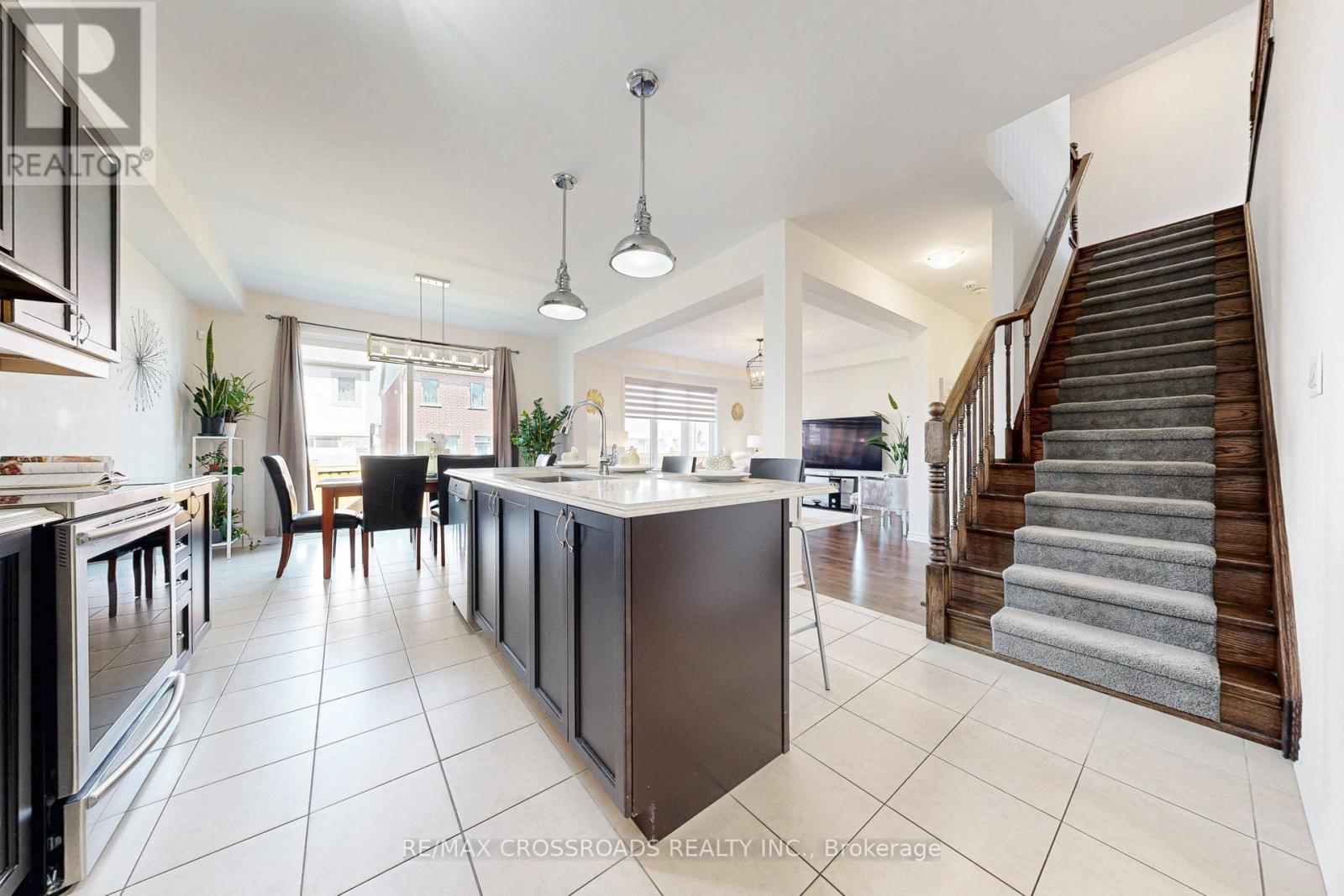 15 Littlebeck Crescent, Whitby, Ontario  L1P 0G3 - Photo 6 - E12448379