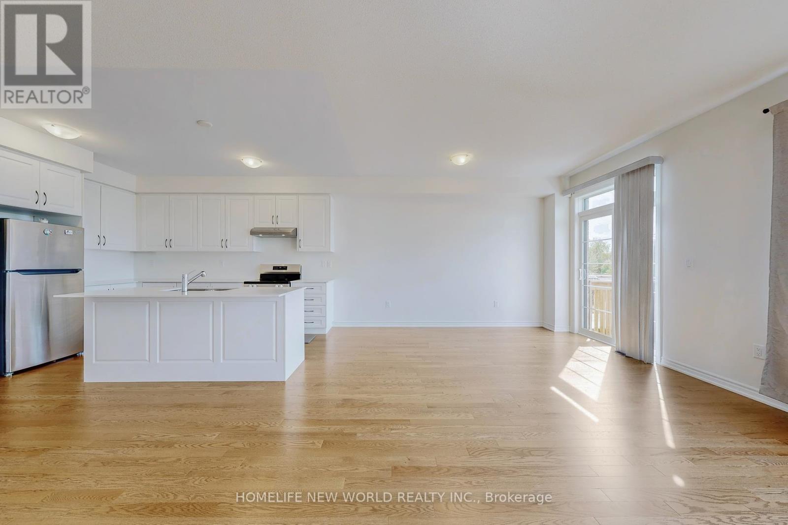 18 Velvet Drive, Whitby, Ontario  L1P 0P6 - Photo 4 - E12448387