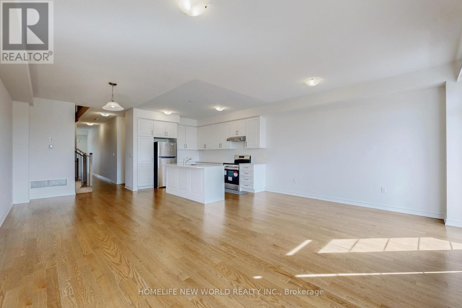 18 Velvet Drive, Whitby, Ontario  L1P 0P6 - Photo 5 - E12448387