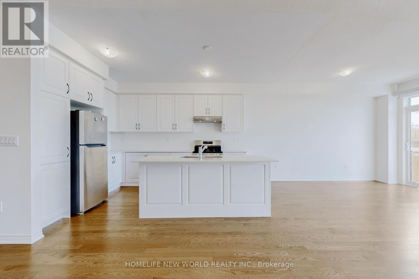 18 Velvet Drive, Whitby, Ontario  L1P 0P6 - Photo 6 - E12448387
