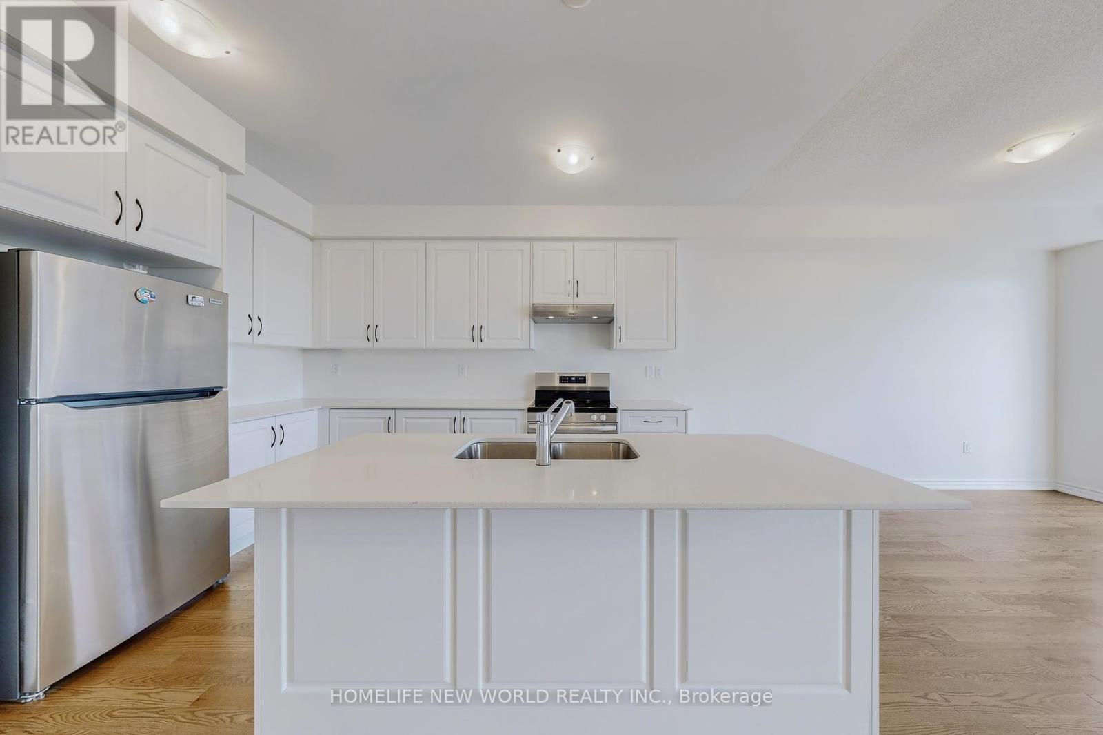 18 Velvet Drive, Whitby, Ontario  L1P 0P6 - Photo 7 - E12448387