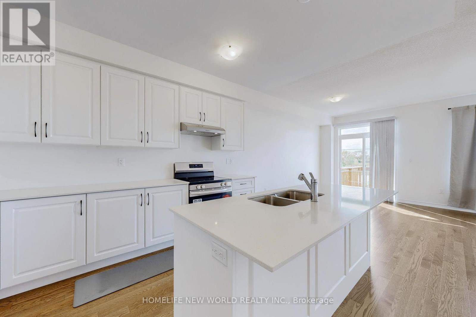 18 Velvet Drive, Whitby, Ontario  L1P 0P6 - Photo 8 - E12448387