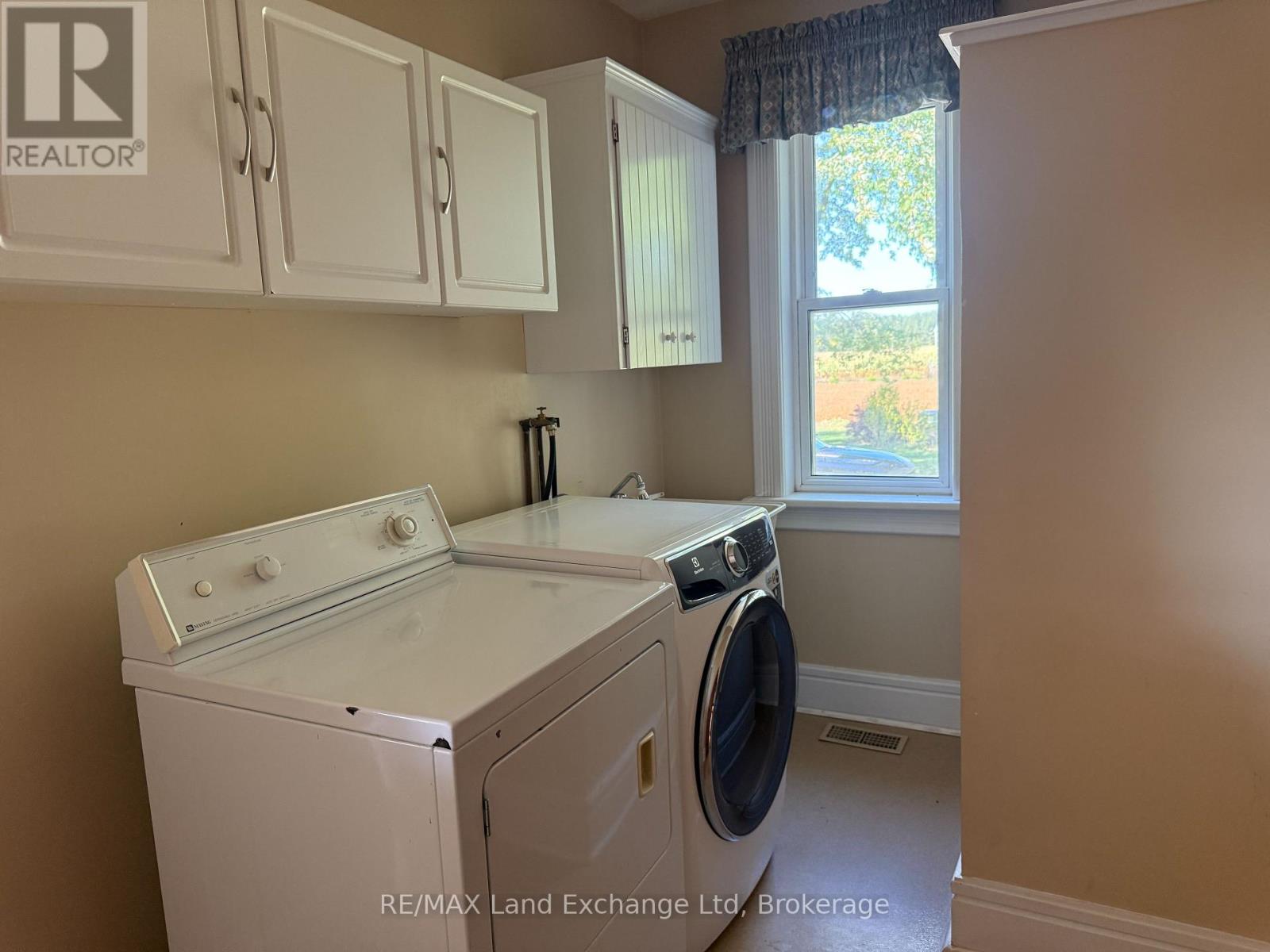 84947 Bluewater Highway, Ashfield-Colborne-Wawanosh, Ontario  N7A 3X9 - Photo 11 - X12448405