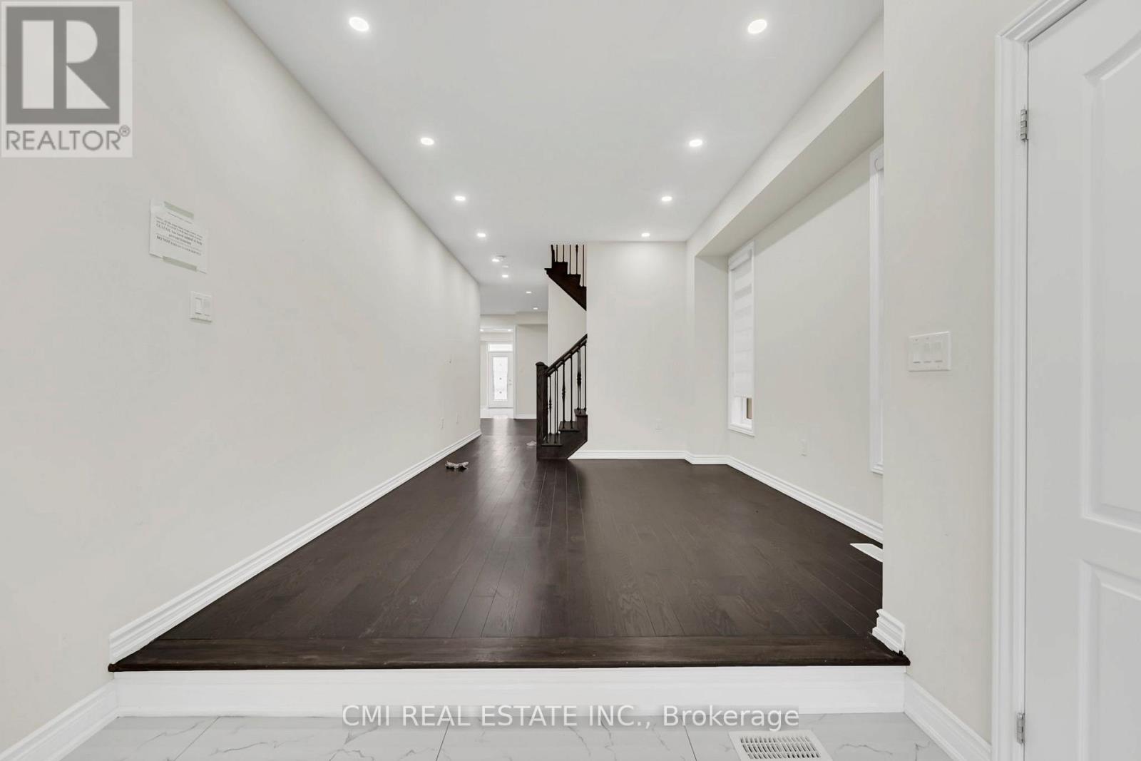 22 Wainwright Drive, Brampton (Northwest Brampton), Ontario  L7A 4Y5 - Photo 6 - W12448366
