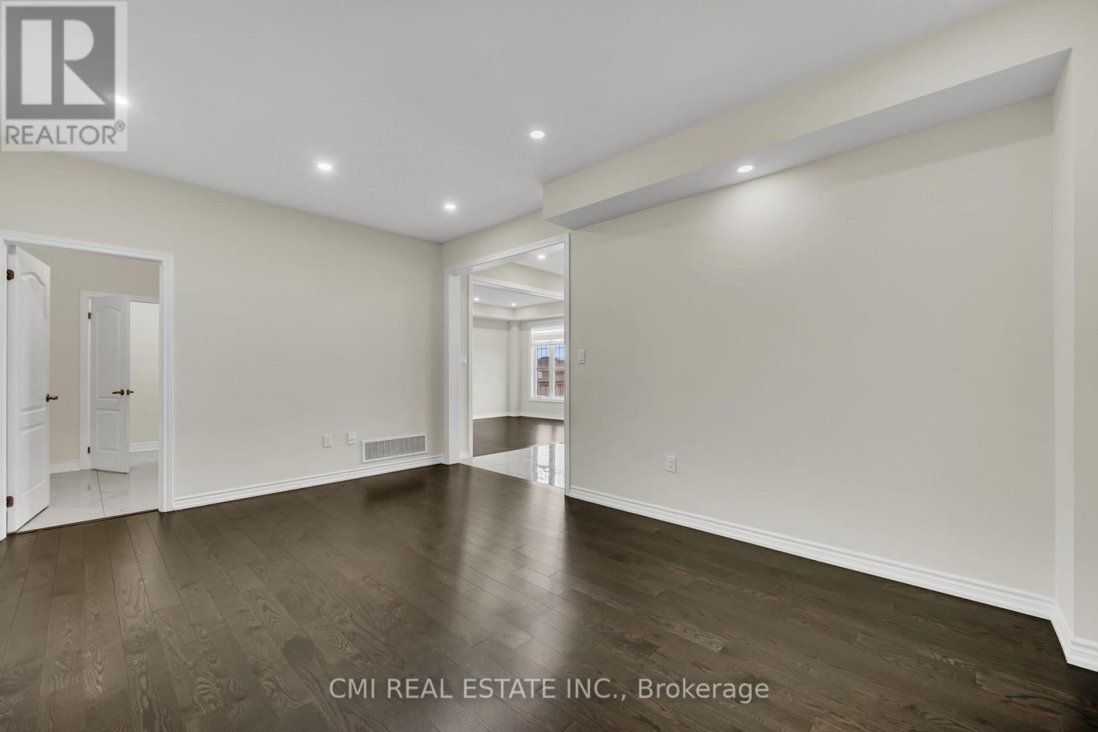 22 Wainwright Drive, Brampton (Northwest Brampton), Ontario  L7A 4Y5 - Photo 7 - W12448366
