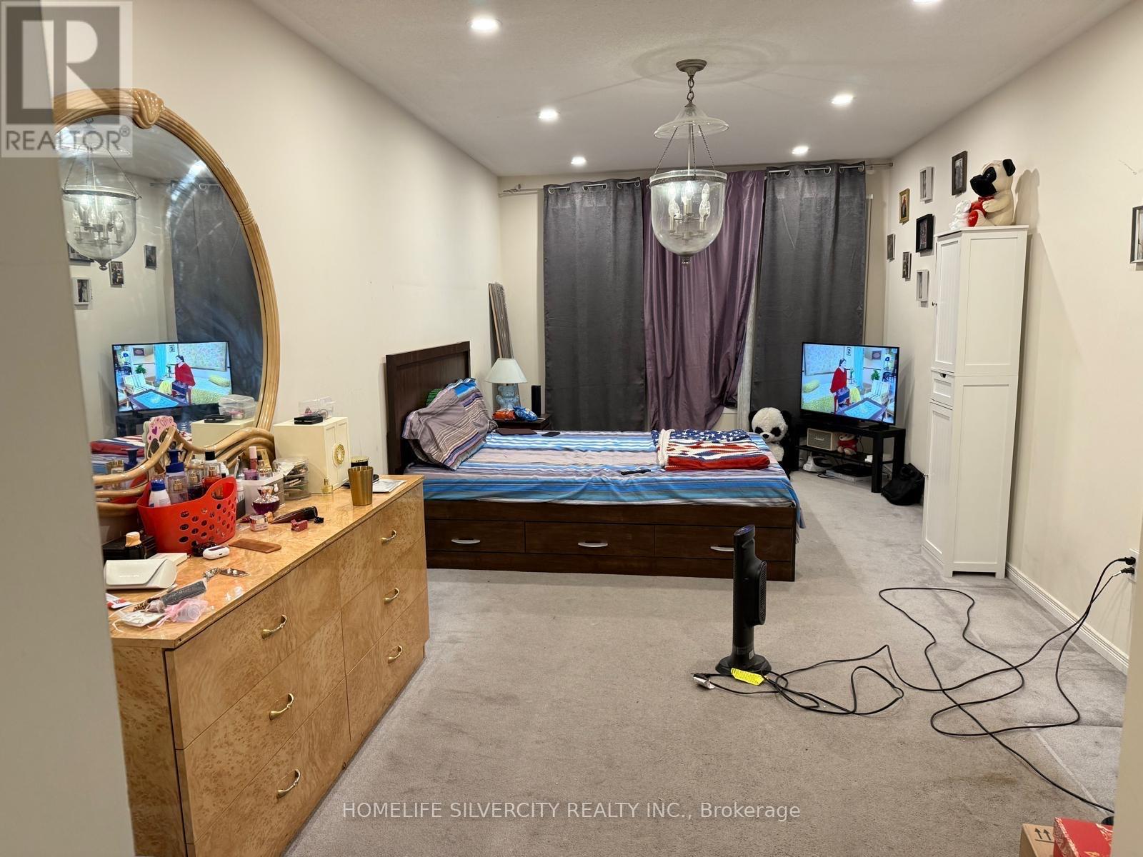 103 Bunchberry Way, Brampton, Ontario  L6R 2E7 - Photo 6 - W12448386