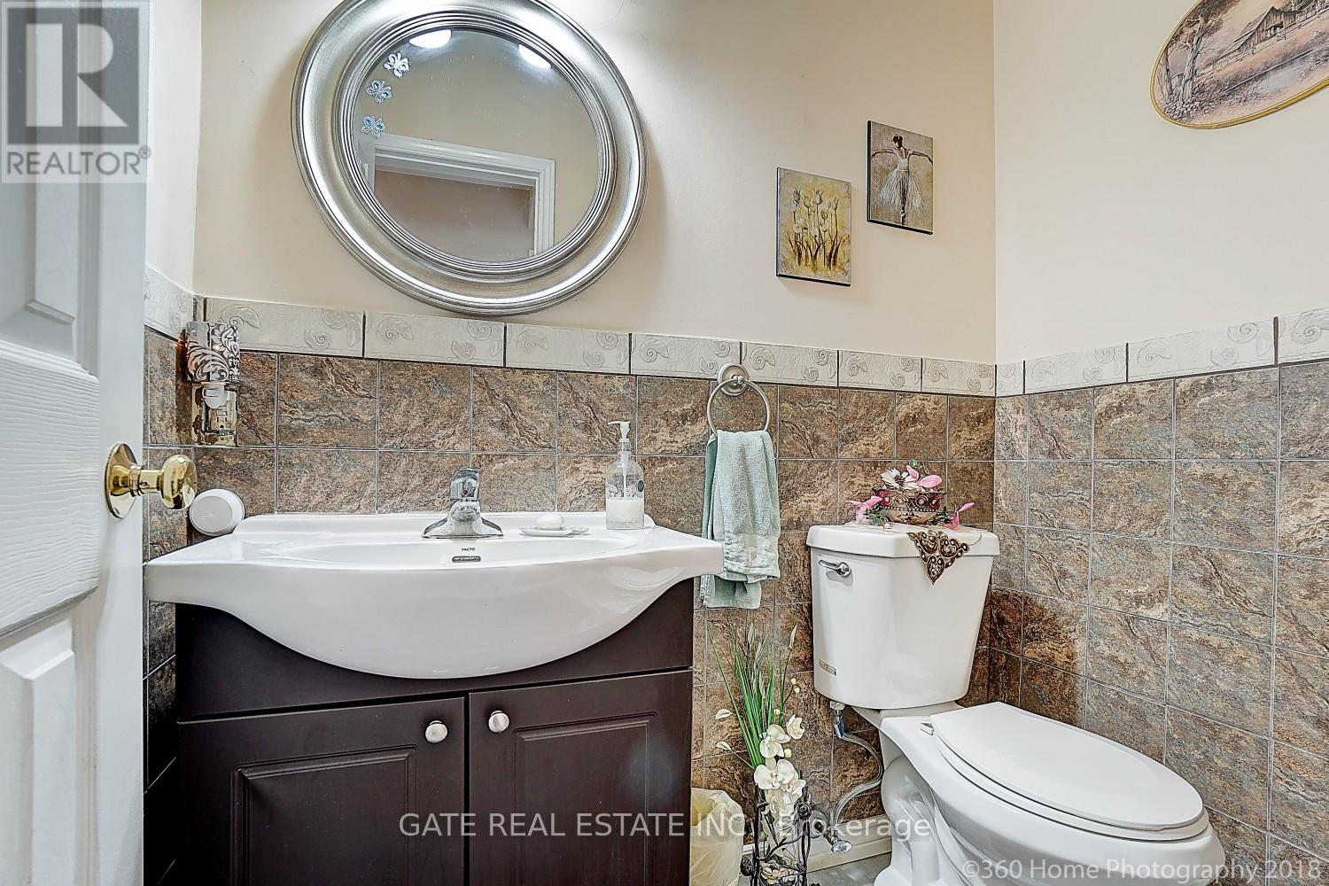 16 Massey Street, Brampton, Ontario  L6S 2W1 - Photo 11 - W12448389