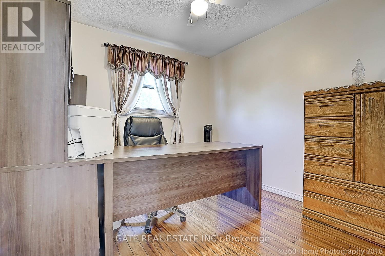 16 Massey Street, Brampton, Ontario  L6S 2W1 - Photo 14 - W12448389