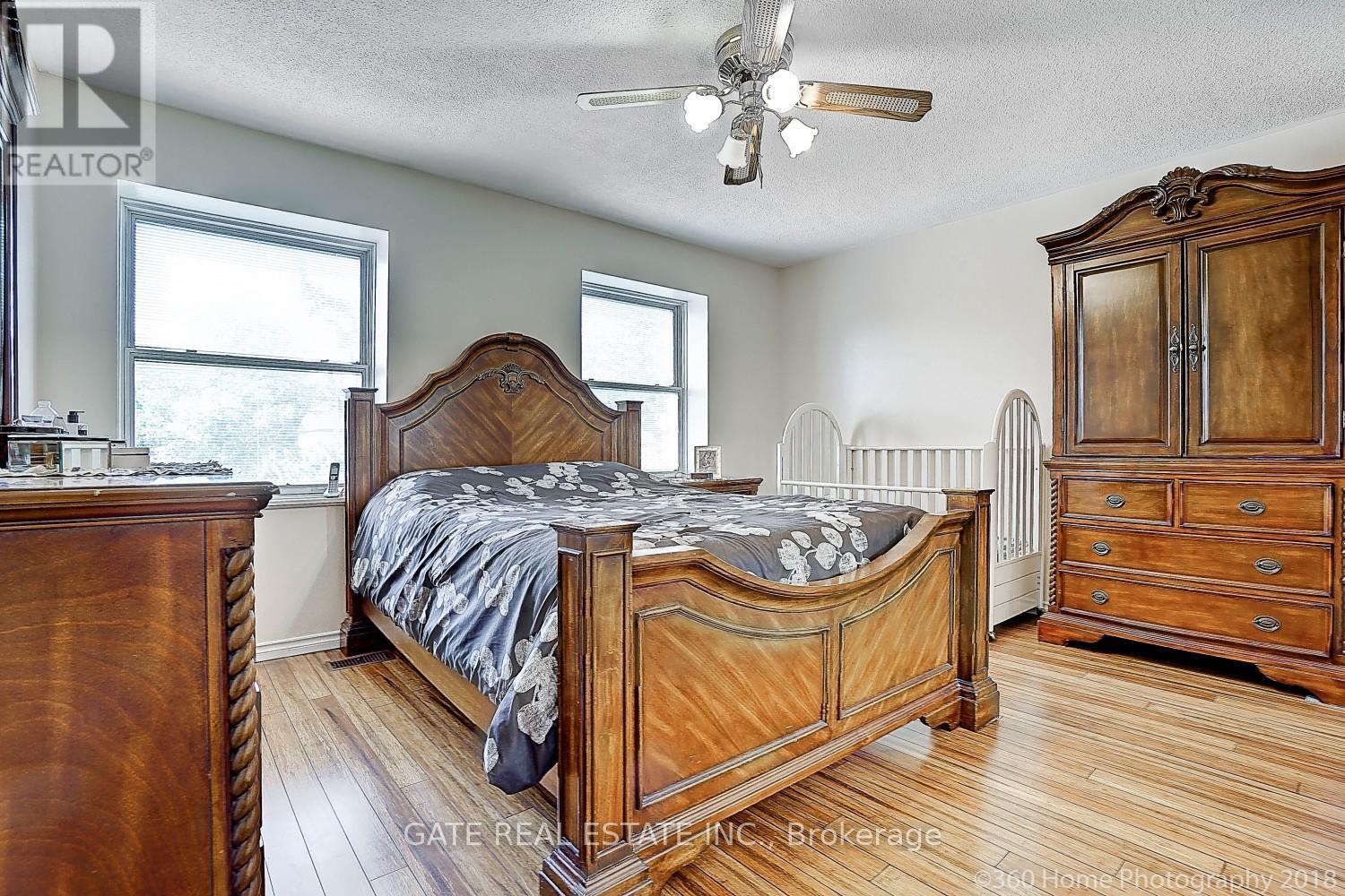 16 Massey Street, Brampton, Ontario  L6S 2W1 - Photo 17 - W12448389